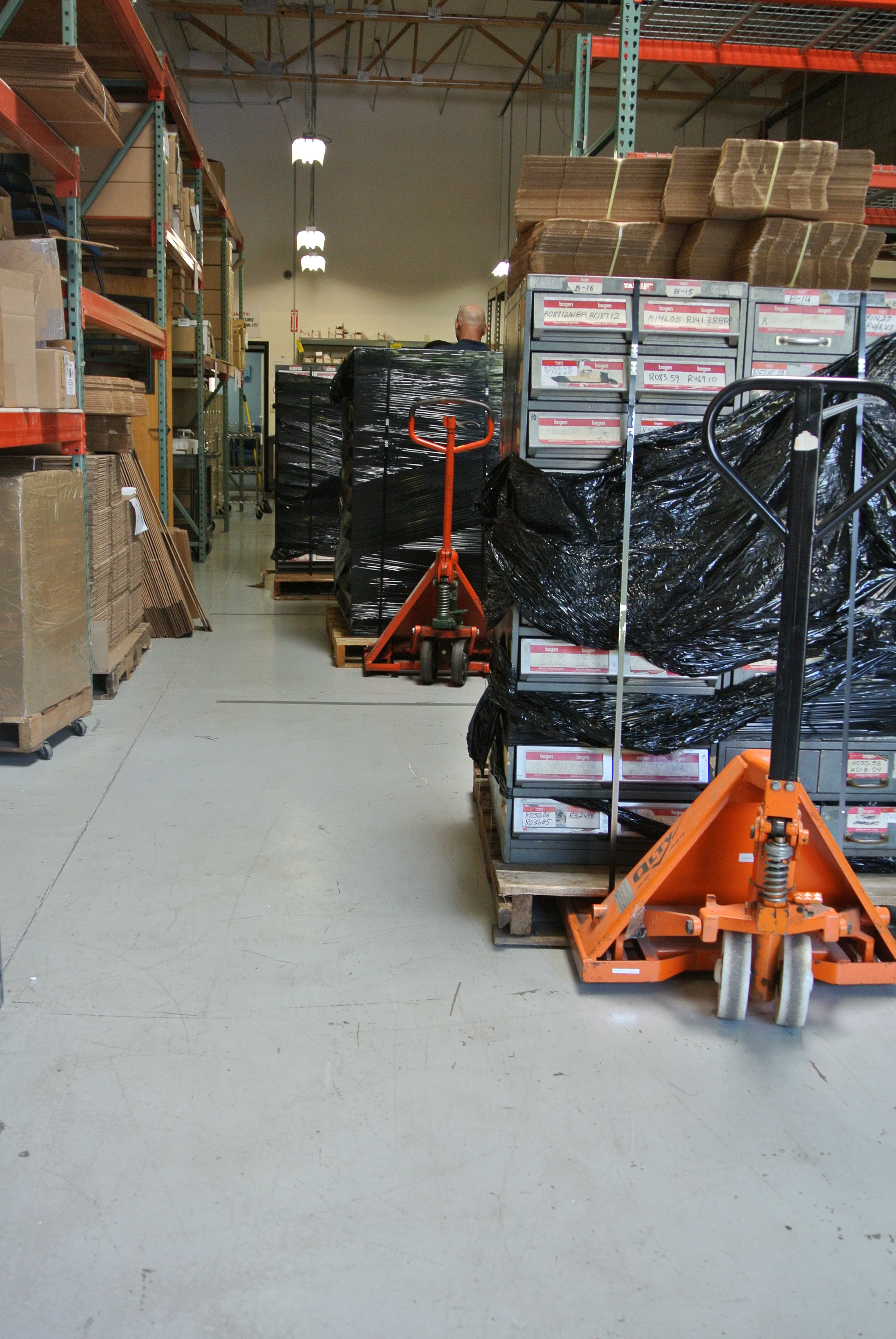 Moving palettes into the warehouse